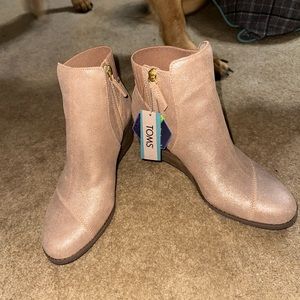 TOMS Sadie rose gold wedges